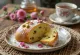 Stollen pistachio & air mawar diiris, ditaburi gula halus