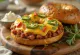 Bagel keju dan cabai disajikan