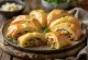 Strudel kubis disajikan