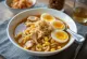 Instant Noodle Ramen disajikan dengan telur, ayam, dan jagung