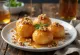 Loukoumades disajikan