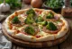 Pizza Friarielli e Salsiccia – Pizza sosis dan brokoli Napoli disajikan