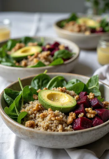 Buddha bowl quinoa bayam dengan bit