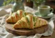 Croissant matcha disajikan