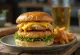 Hamburger ayam madu-mustard dengan ayam panggang