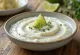 Saus krim jeruk nipis rosemary disajikan