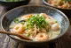 Nagasaki champon dengan kaldu susu kental, makanan laut, dan sayuran