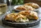 Calzone Bawang Prei yang baru dipanggang