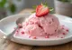 Es krim stroberi mint disajikan dalam mangkuk