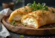 Calzone keju domba dipanggang cokelat keemasan