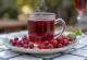 Cider red currant panas dalam cangkir