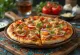Pizza gaya Nigeria dengan ayam bumbu suya dan dasar minyak sawit