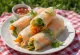 Lumpia basah vegan disajikan dengan saus celup kecap asin