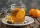 Cider jeruk cengkeh dalam gelas
