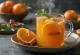 Cider jeruk mandarin disajikan dalam gelas