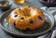 Bagel blackcurrant disajikan
