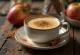 Cider kue apel kayu manis panas dalam mug