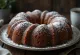 Bundt cake chestnut kayu manis disajikan