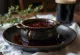 Saus anggur merah bir madu disajikan