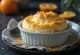 Soufflé jeruk vanila disajikan