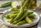 Okra acar dalam toples kaca